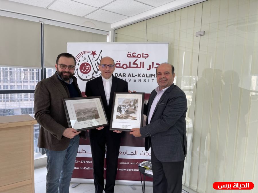 وكيل وزارة الاعلام يوسف المحمود يزور جامعة دار الكلمة 