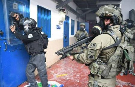 وحدات القمع تواصل اقتحامها لقسم 10 في سجن نفحة وتوتر في أقسام السجن