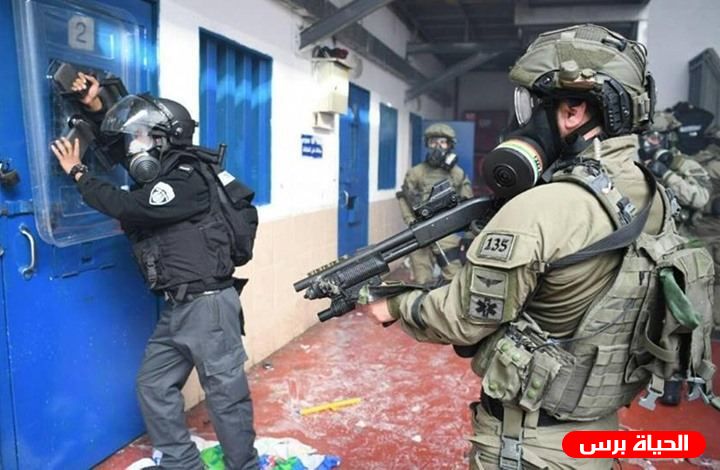 وحدات القمع تواصل اقتحامها لقسم 10 في سجن نفحة وتوتر في أقسام السجن