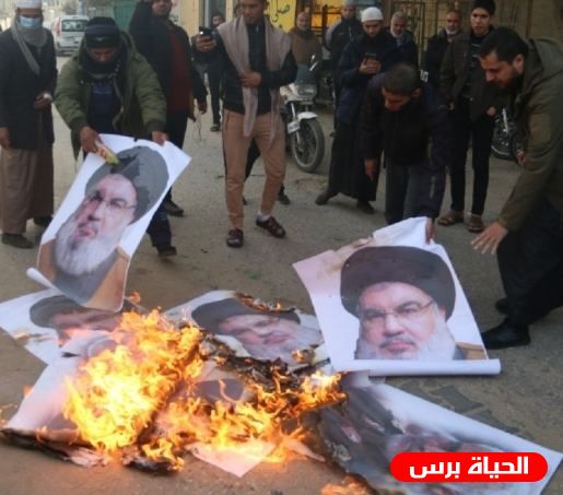 احراق صور حسن نصر الله وقاسم سليماني في غزة