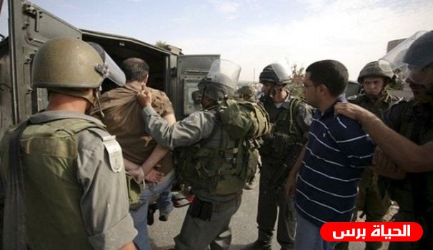 الاحتلال يعتقل 5 شبان ويعتدي على أحدهم في مدينة القدس