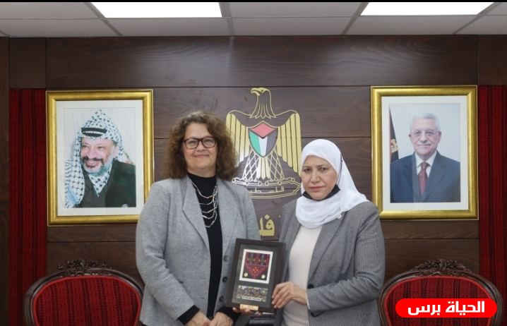 حمد تلتقي ممثلة كندا الجديدة 