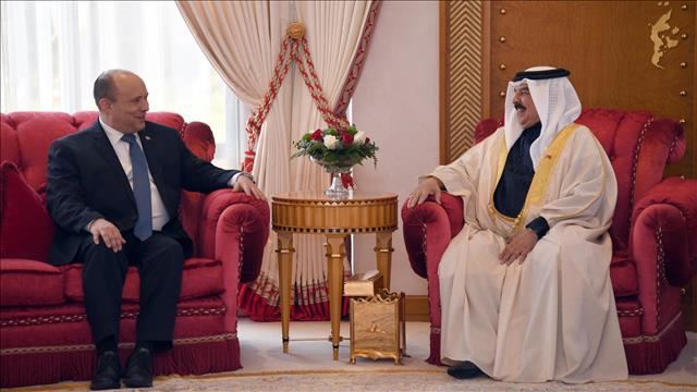 اهم ما بحثه بينيت مع ملك البحرين