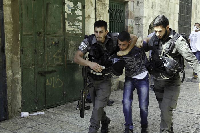 بالأسماء .. الاحتلال يعتقل 13 مواطنا من الضفة الغربية