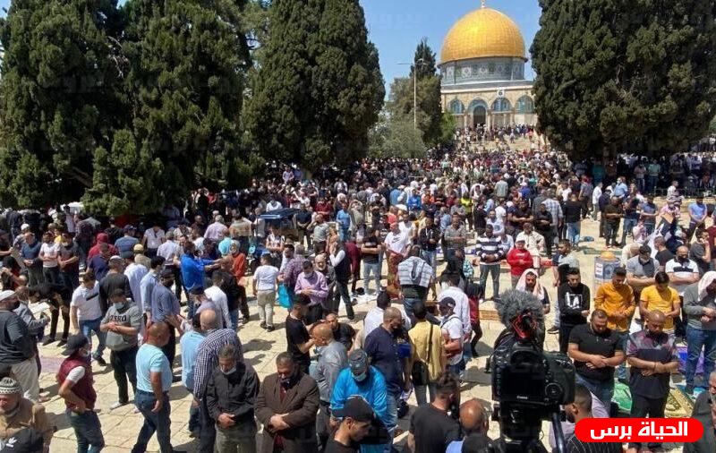 40 ألفا يؤدون صلاة الجمعة في الأقصى