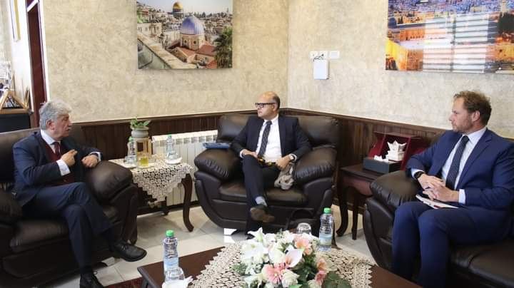 مجدلاني يلتقي رئيس مكتب تمثيل أستراليا ويدعوه لدعم توجهات وزارة التنمية