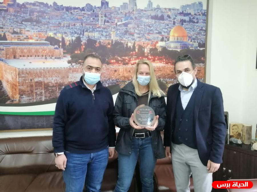 الدكتور أبو العينين ورئيسة الجمعية الألمانية GIZ و UNDP يجولان داخل مستشفى الهمشري 