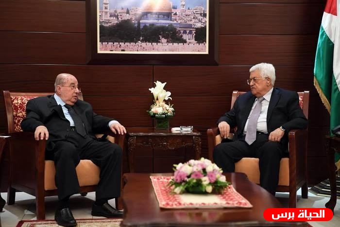 الرئيس عباس يهاتف الزعنون معزيا بوفاة شقيقته