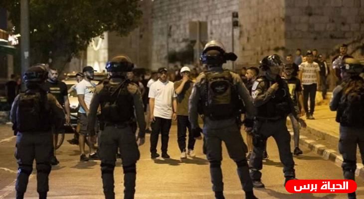 الاحتلال يعتدي على شبان في حي الشيخ جراح
