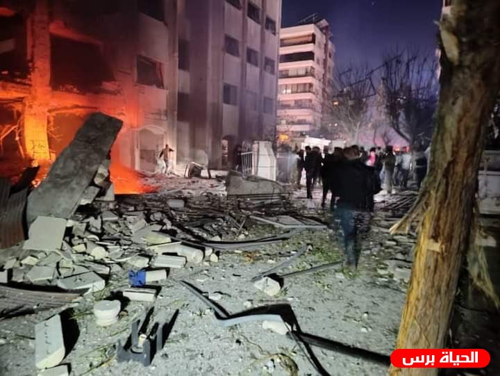 دمشق الان عاجل : الاحتلال يستهدف محيط العاصمة دمشق