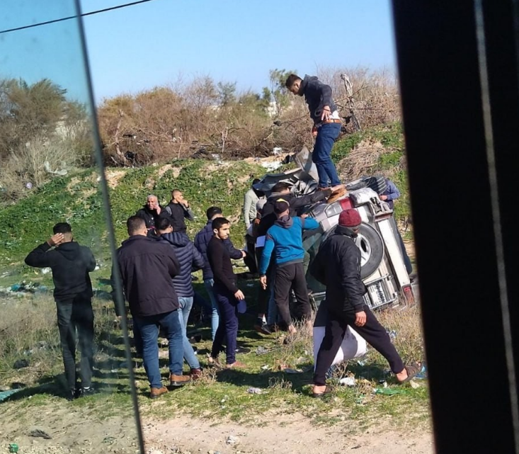 إصابات بانقلاب جيب غرب النصيرات