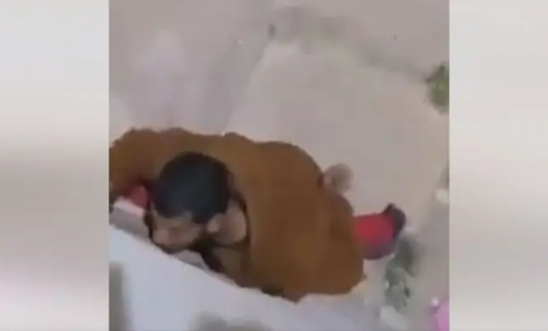 حارس إقامة جامعية في الجزائر يتجسس على البنات