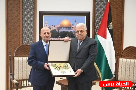 تنظيم مراسم رسمية لوداع المناضل أحمد قريع في مقر الرئاسة في رام الله