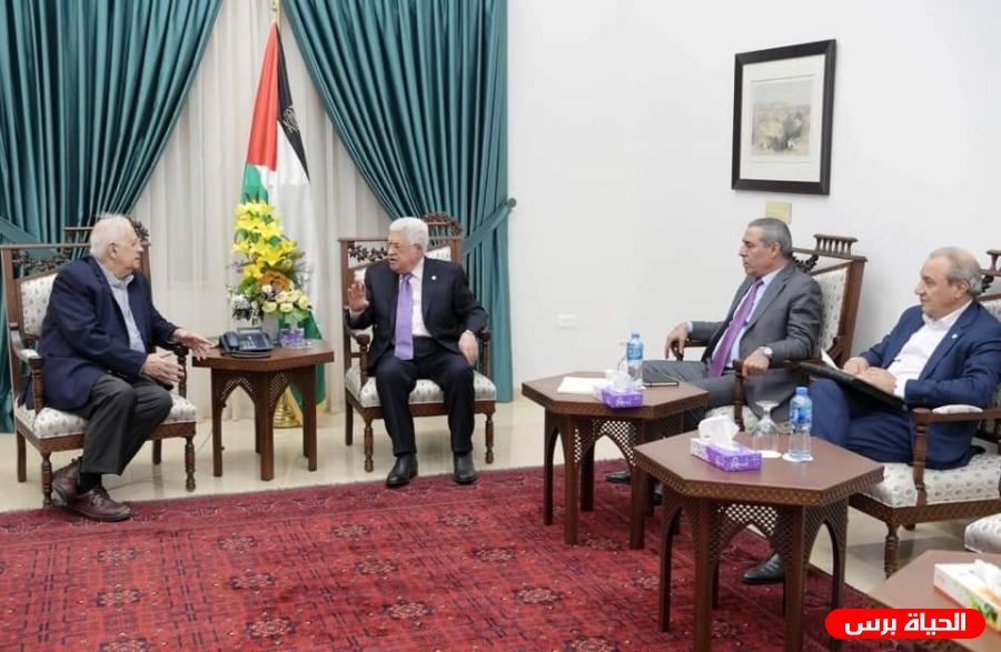 الرئيس عباس يستقبل رئيس لجنة الانتخابات المركزية