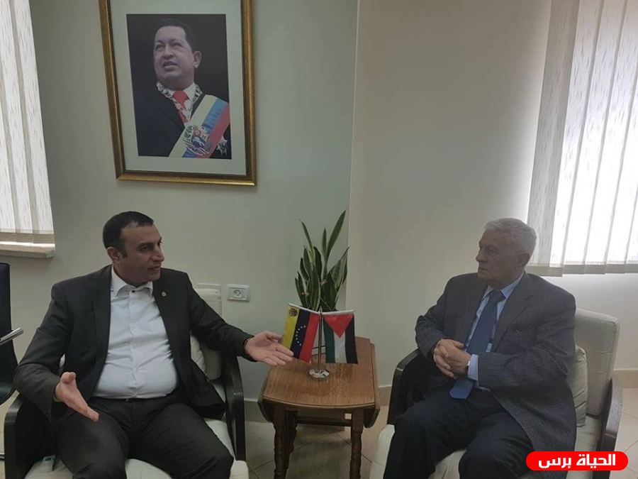 زكي يؤكد تضامن فلسطين مع فنزويلا خلال زيارته لسفارتها برام الله 