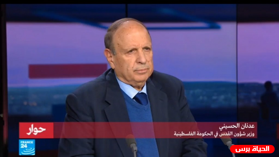 الاحتلال يقتحم منزل وزير شؤون القدس ويسلمه أمر استدعاء للتحقيق