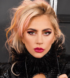 ليدي جاجا تنجح بضم فيلمها بقائمة أفضل 100 فيلم