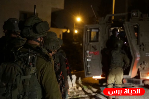الاحتلال يعتقل مواطن من الخليل ويفتش المنازل