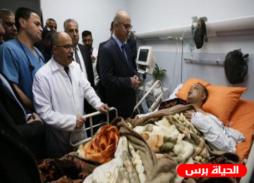 الحمد الله يزور عاطف أبو سيف ويطمئن على صحته