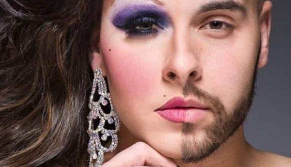 عارضة أزياء متحولة جنسياً تخطف الأنظار !!