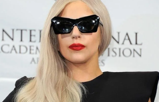 ليدي غاغا تخالف كل التوقعات وترتبط بشخص لم يكن في الحسبان