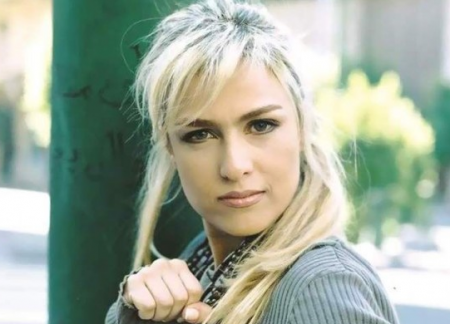 سيمون تعلن عن نيتها ارتداء الحجاب