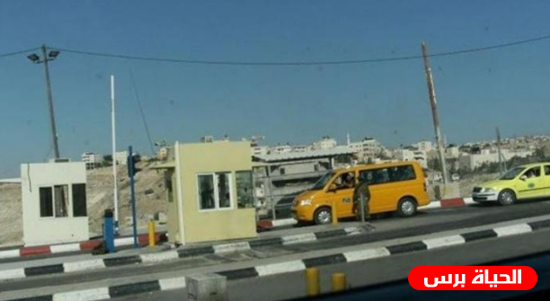 الاحتلال يعتقل مواطن على حاجز الكونتينر