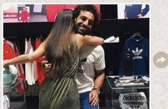 صورة مضحكة لحوار بين محمد صلاح ووالدته