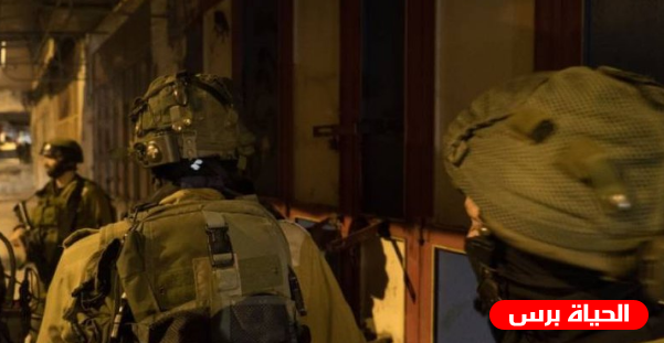 الخليل: الاحتلال يعتقل 6 مواطنين بينهم أسير محرر ويفتش منازل