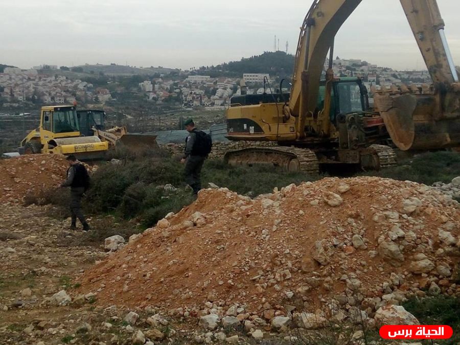 مستوطنون يجرفون أراضي جنوب نابلس