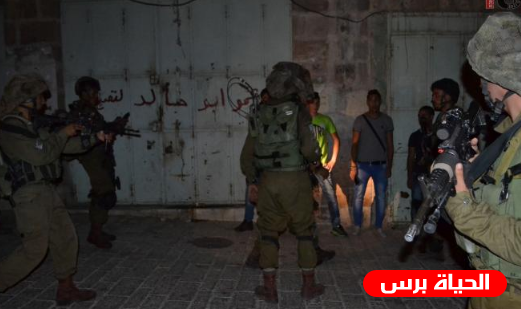الاحتلال يعتقل مواطنين من الضفة والقدس