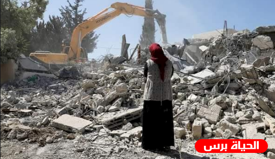 التنمية الإجتماعية تقدم مساعدات لعائلة هدم الاحتلال منزلها في الخليل