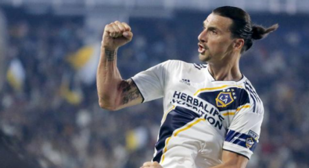 تحديد موعد اعتزال إبراهيموفيتش 