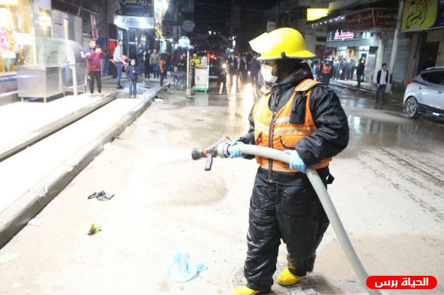 تعقيم المفترقات والشوارع الرئيسية في حي الشجاعية 