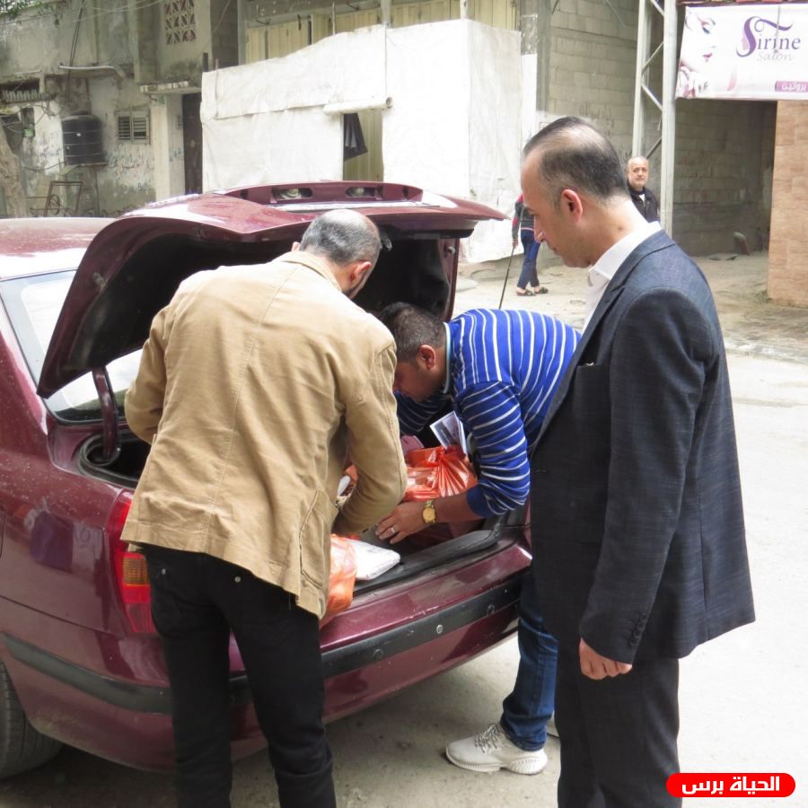 ائتلاف شباب فلسطين يوزع سلال غذائية على الأسر المتعففة في الوسطى