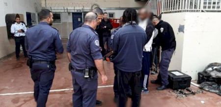 الخارجية تطالب بالإفراج الفوري عن الأسرى وتوفير الحماية الصحية لهم