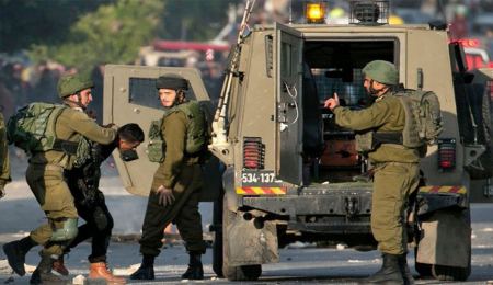 Occupation forces detain four people in Jerusalem