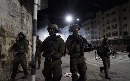 Palestinians suffocate in clashes with Israeli soldiers north of Jerusalem