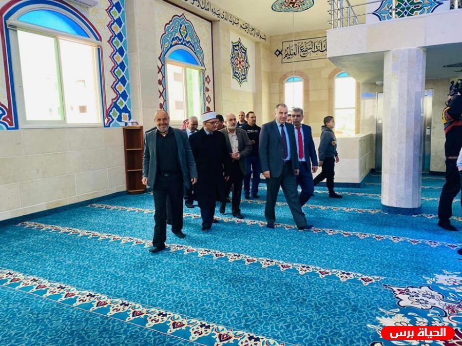 وزير الأوقاف يفتتح مسجدين ويضع حجر الأساس لتكية في محافظة قلقيلية