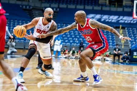 بالصور : سكاكيني يحصد جائزة أفضل لاعب أجنبي في الدوري التايواني