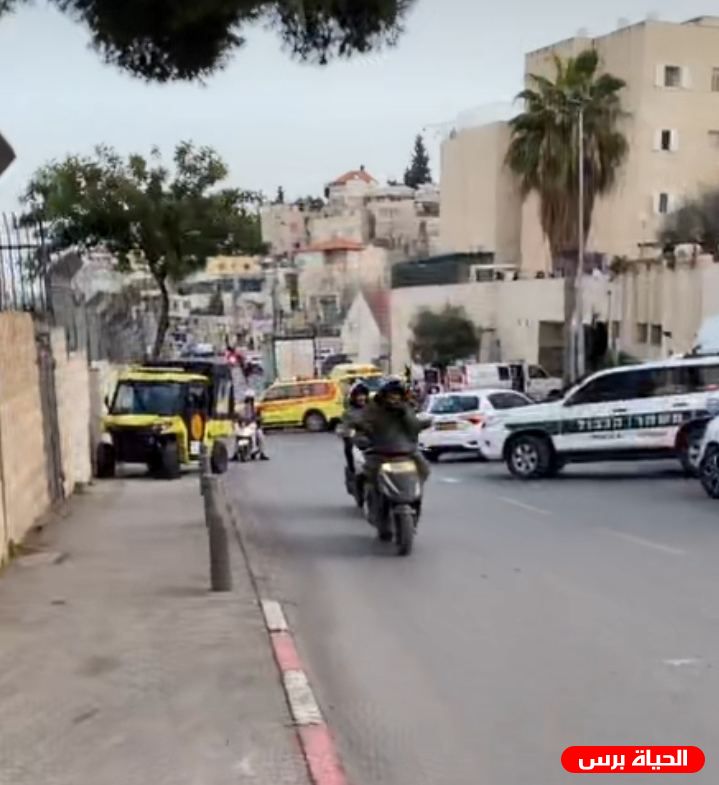 طعن ضابط اسرائيلي في القدس وانسحاب المنفذ