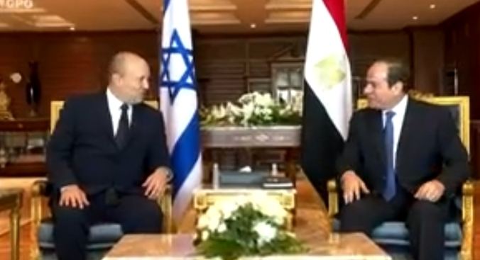 غضب اسرائيلي من طريقة استقبال بينيت في مصر وكشف هدف السيسي من الاجتماع الثلاثي
