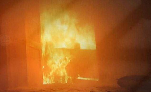 وفاة 5 أطفال واصابة والديهما بحريق منزل في الخليل