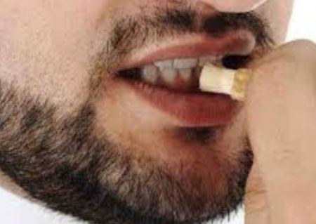 هل يجوز استخدام السواك اثناء الصيام .. واستخدام فرشاة الاسنان والمعجون