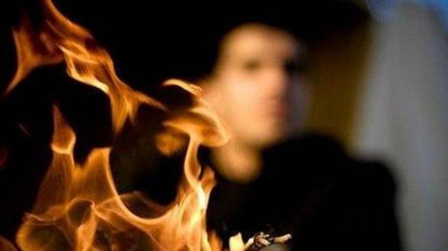 وفاة علي ابو سعدة متأثرا بجراحه بعد ان احرقه نفسه شمال غزة