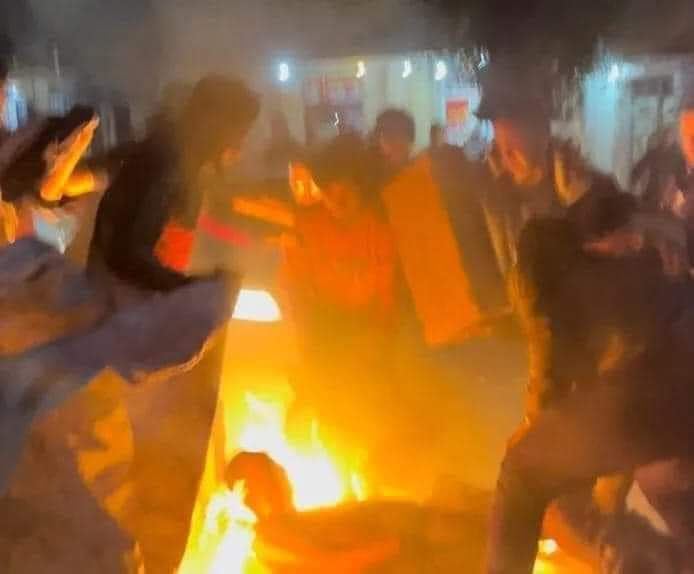 شاب يحرق نفسه في غزة 