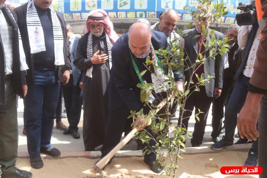 بلدية النصيرات تُنفّذ فعالية لإحياء يوم الأرض وزراعة عدد من الأشجار