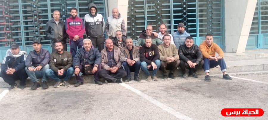 الحراك الفلسطيني الموحد يغلق مكتب منطقة صور للانروا