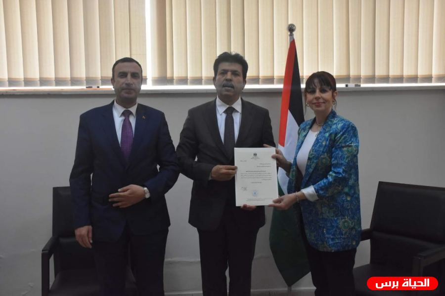 الرمحي تسلم السفير التونسي عمادة السلك الدبلوماسي المعتمد لدى فلسطين