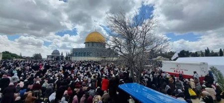 250 ألفا يؤدون صلاة الجمعة الثانية من شهر رمضان في المسجد الأقصى